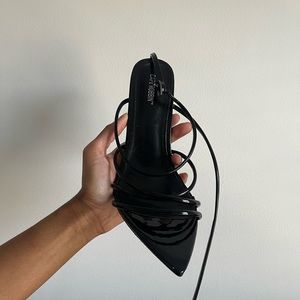 Sexy black heel- Cape Robbin